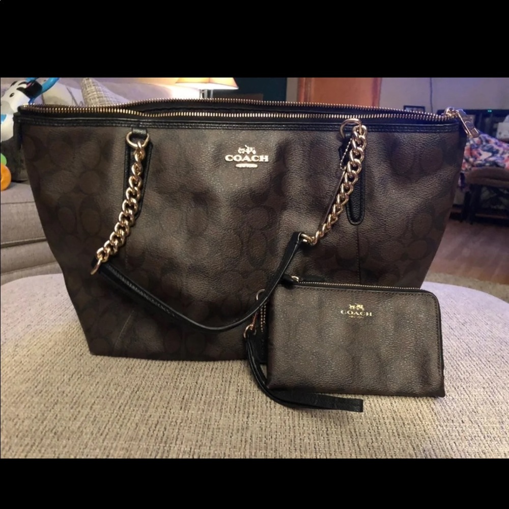In search of Coach purse and wallet set